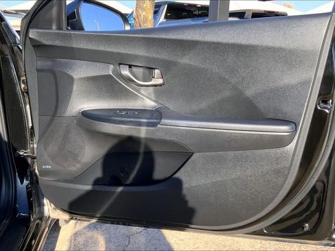 Used 2021 Hyundai Veloster 2.0 Premium image 21