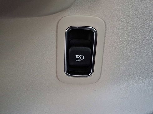 Used 2026 Mercedes-Benz GLB 250 4MATIC image 23