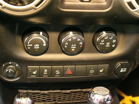 Used 2017 Jeep Wrangler Unlimited Rubicon w/ Cold Weather Group AWD/4WD image 24