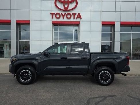 Used 2025 Toyota Tacoma TRD Off-Road AWD/4WD image 2