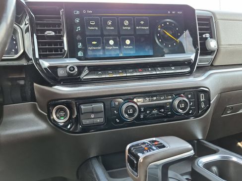 Used 2022 Chevrolet Silverado 1500 LTZ AWD/4WD image 29