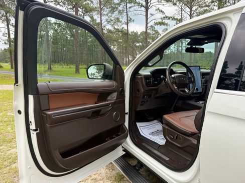 Used 2022 Ford Expedition King Ranch AWD/4WD image 11