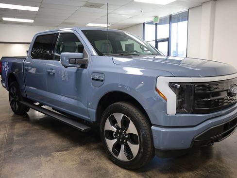 Used 2023 Ford F150 Lightning Platinum AWD/4WD image 6