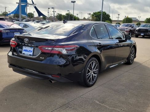 Used 2023 Toyota Camry XLE image 4