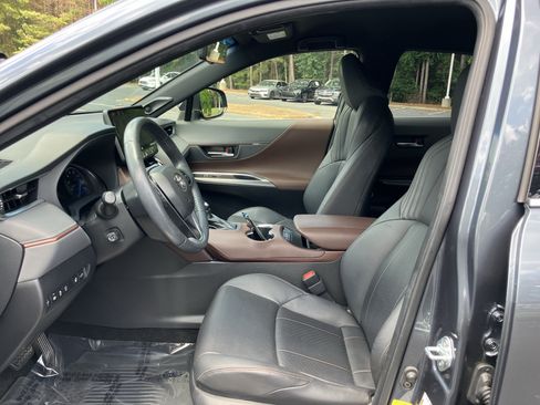 Used 2021 Toyota Venza Limited AWD/4WD image 16