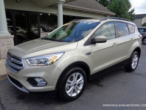 Used 2017 Ford Escape SE w/ Equipment Group 201A FWD image 1