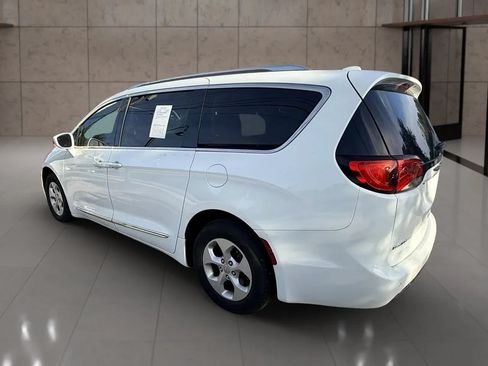 Used 2017 Chrysler Pacifica Touring-L Plus FWD image 5