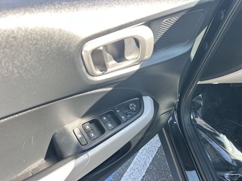 New 2025 Hyundai Venue SEL image 17