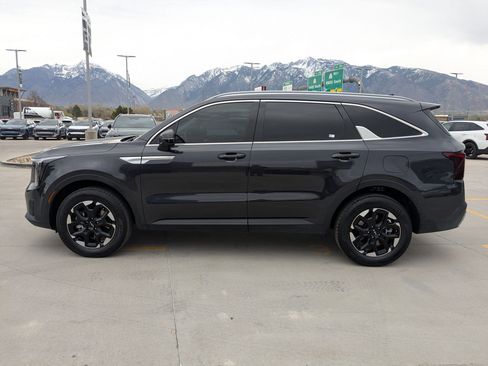 Certified 2025 Kia Sorento S image 2