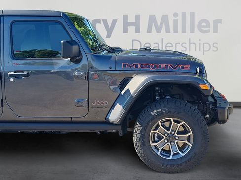New 2025 Jeep Gladiator Mojave image 8