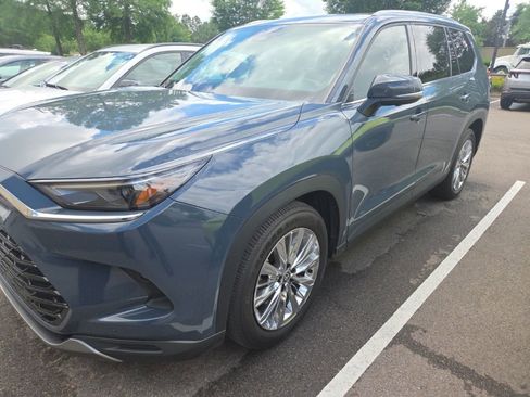 Used 2024 Toyota Grand Highlander AWD image 1