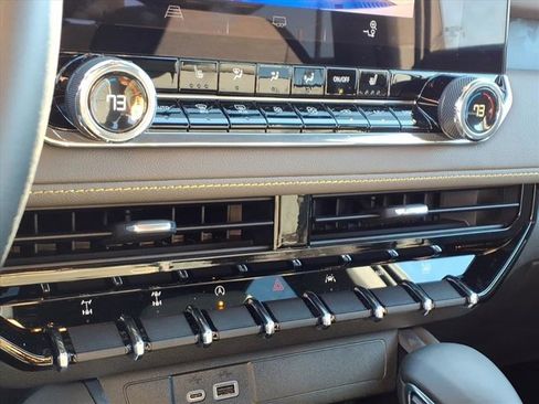 Used 2024 Chevrolet Colorado ZR2 image 14