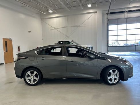 Used 2017 Chevrolet Volt LT w/ Comfort Package image 5