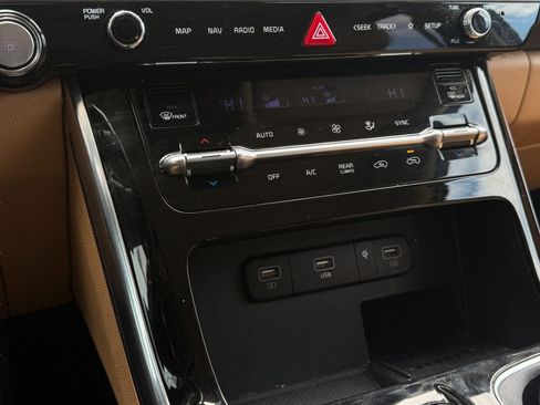 Used 2024 Kia Carnival EX image 42