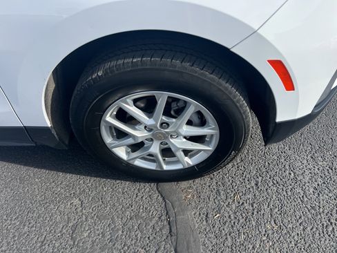 Used 2024 Chevrolet Equinox LT image 2