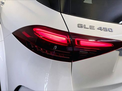 Used 2024 Mercedes-Benz GLE 450 4MATIC image 28