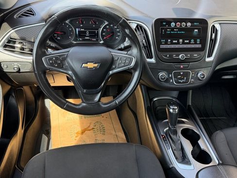 Used 2018 Chevrolet Malibu LT FWD image 16