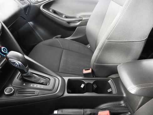 Used 2017 Ford Focus SE FWD image 30