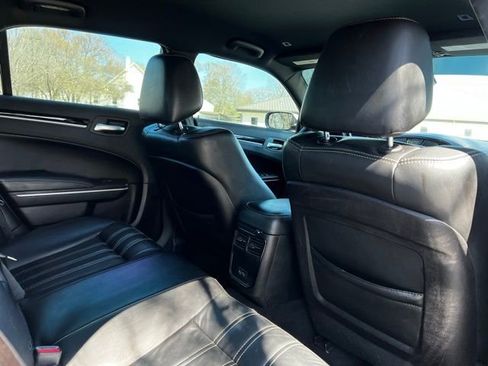Used 2019 Chrysler 300 S image 18