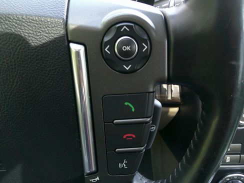 Used 2013 Land Rover LR2 image 23