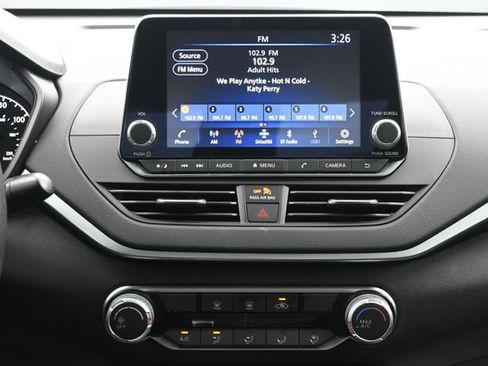 Used 2025 Nissan Altima 2.5 S FWD image 12