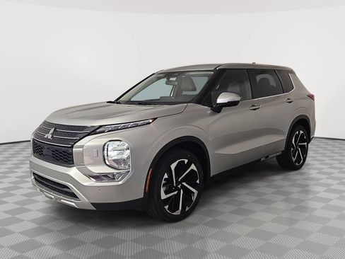 Used 2023 Mitsubishi Outlander SE AWD/4WD image 4