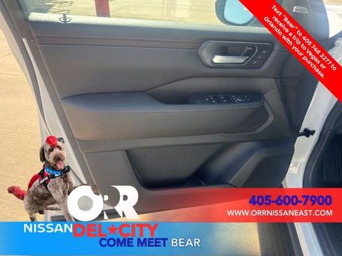 New 2026 Nissan Armada SL w/ Captain's Chari Seat Package image 18