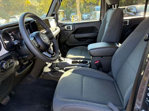 Used 2025 Jeep Wrangler Sport S image 25