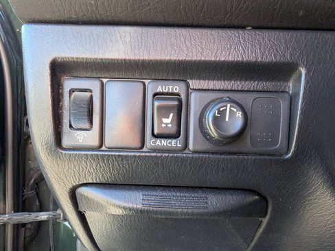 Used 2001 Nissan Pathfinder LE AWD/4WD image 17