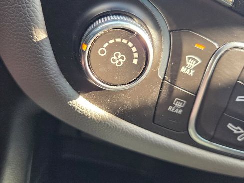 Used 2018 Chevrolet Equinox LS image 26