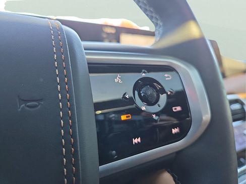 Used 2025 Nissan Armada Platinum Reserve image 17