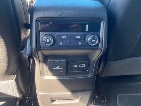 Used 2021 GMC Acadia SLT w/ Technology Package AWD/4WD image 14