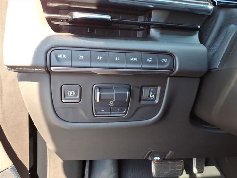 Used 2024 Cadillac Escalade Sport Platinum w/ LPO, ONYX Package AWD/4WD image 15