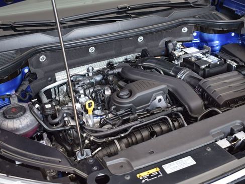 Used 2024 Volkswagen Taos SE image 10