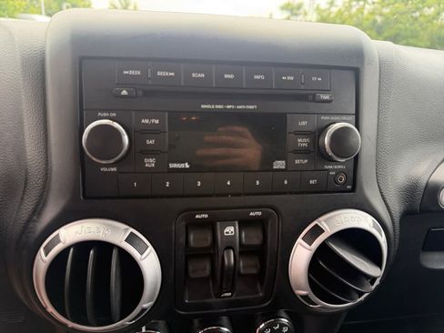 Used 2015 Jeep Wrangler Unlimited Sahara AWD/4WD image 26