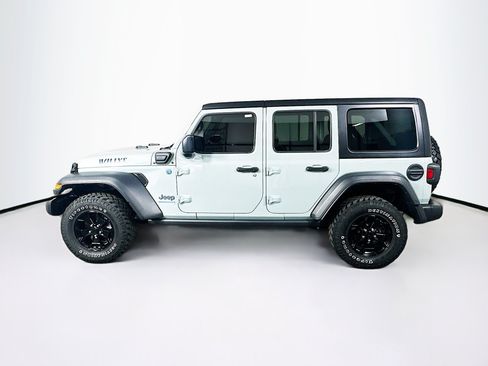 Used 2023 Jeep Wrangler Unlimited w/ Cold Weather Group AWD/4WD image 4