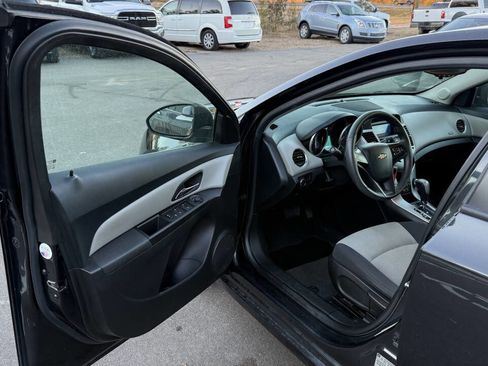 Used 2016 Chevrolet Cruze LS image 10