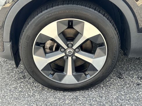 Certified 2023 Volvo XC40 B5 Ultimate w/ Climate Package AWD/4WD image 12