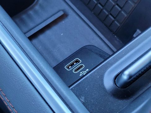 Used 2025 Ford Expedition Active image 26