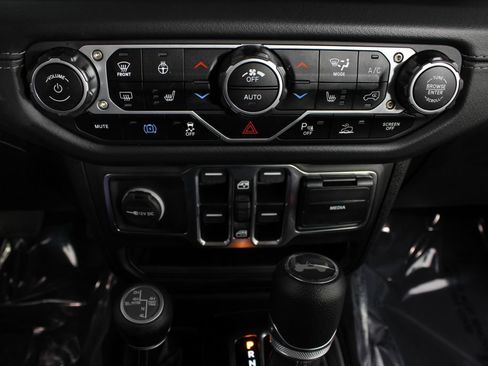 Used 2025 Jeep Wrangler Unlimited Sahara w/ Safety Group AWD/4WD image 6