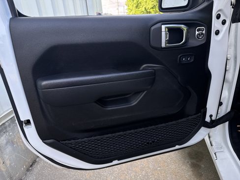 Used 2024 Jeep Wrangler Unlimited Sport AWD/4WD image 6