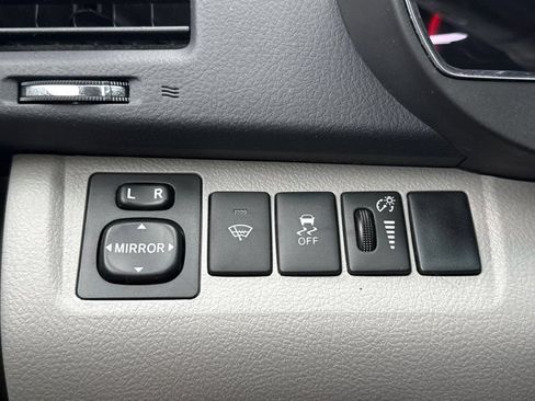 Used 2013 Toyota Highlander Plus AWD/4WD image 30