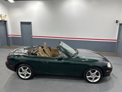Used 2001 MAZDA MX-5 Miata Base image 24