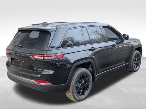 New 2026 Jeep Grand Cherokee Altitude image 3