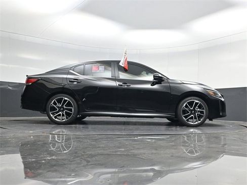Used 2025 Nissan Sentra SR w/ SR Premium Package image 48