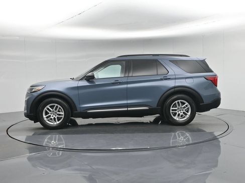 Used 2025 Ford Explorer Active w/ Active Comfort Package RWD image 32