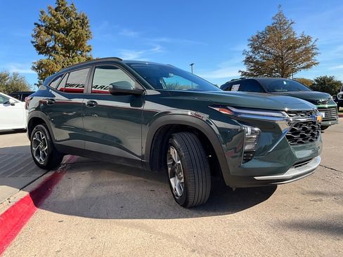 Used 2025 Chevrolet Trax LT image 5