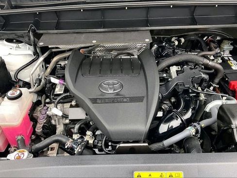Used 2023 Toyota Highlander XLE image 11