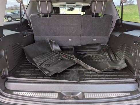 Used 2016 GMC Yukon XL SLT w/ Open Road Package AWD/4WD image 16