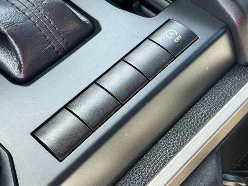 Used 2025 Toyota Tacoma TRD Sport image 32